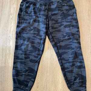 Athleta Gray Camo Jogger Pants